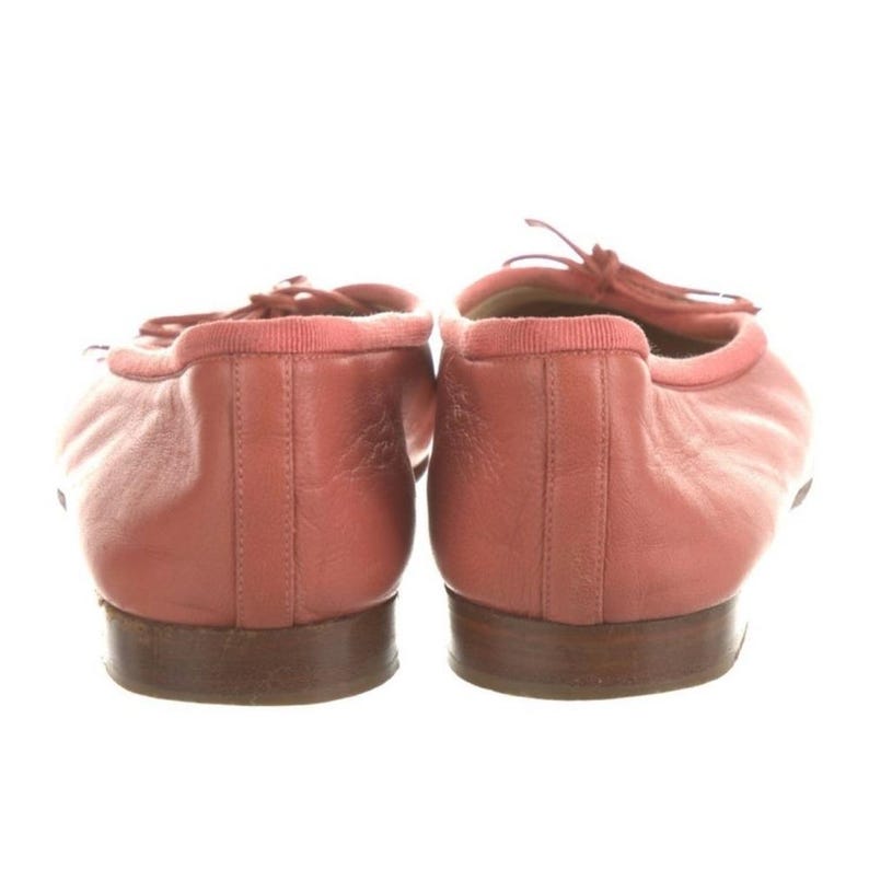 Vintage Chanel Coral Leather Ballet Flats with CC Logo and Gold Cap Toe image 4