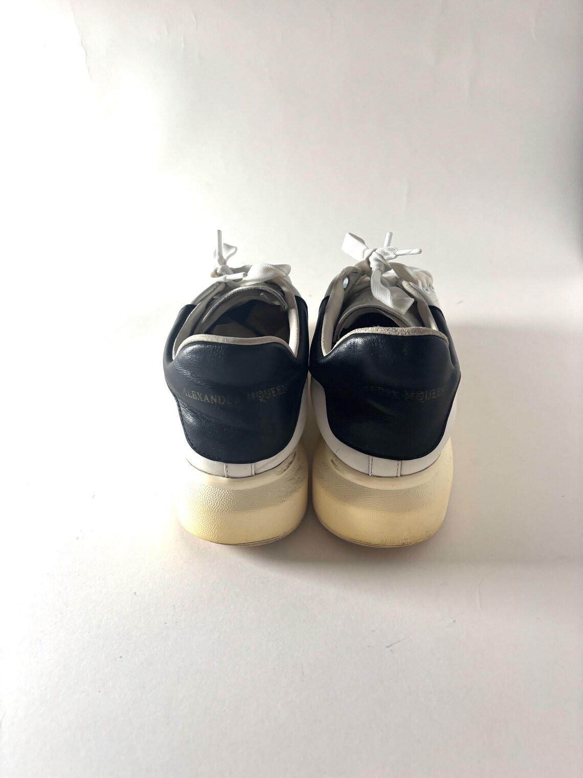 Vintage Alexander McQueen Oversized Sneakers White Leather Black Heel Tab, foto 4 di 5