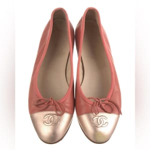 Vintage Chanel Coral Leather Ballet Flats with CC Logo and Gold Cap Toe image 3