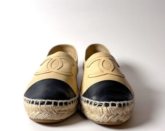 Alpargatas Chanel de piel beige y negra: zapatos planos bicolor con puntera para vacaciones de verano, talla 6