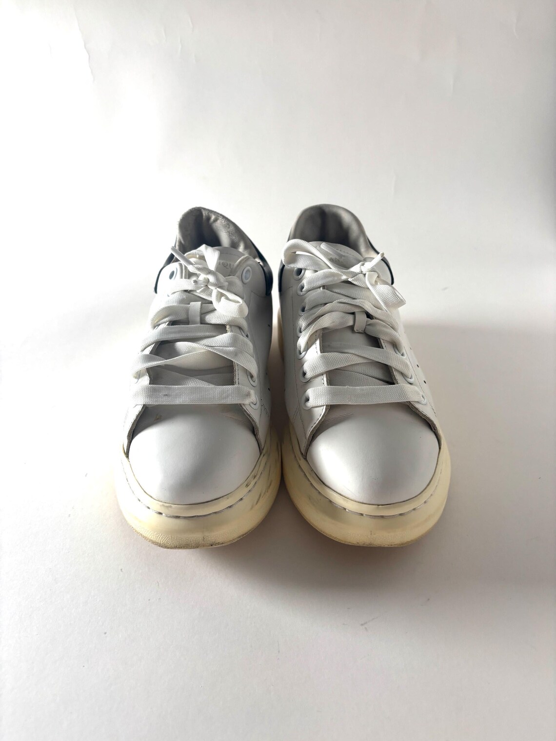 Vintage Alexander McQueen Oversized Sneakers White Leather Black Heel Tab, foto 3 di 5