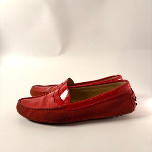 Mocassini italiani vintage Tod's in pelle verniciata rossa immagine 2
