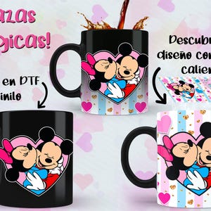 May include: Black ceramic mugs featuring Mickey and Minnie Mouse embracing within a heart. The mugs have a black handle and interior. The design is revealed with hot water. The text "Tazas mágicas!" and "sticker en DTF o vinilo" are also visible.