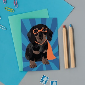 Cartão de aniversário de super-herói de cachorro-salsicha usando uma capa. dachshund, cartão de felicitações do super-herói mini dachshund