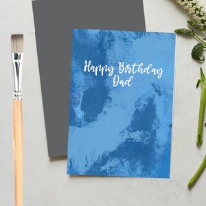 Feliz cumpleaños papá, fondo pintado de azul. Papá, padre, pops cumpleaños