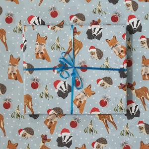 Carta da regalo natalizia nel bosco, volpe, tasso, cervo, riccio