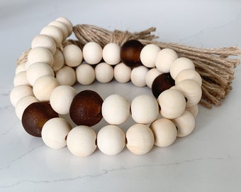 Houten kraal en amberkleurige glazen slinger: boho-decor gelaagde kustkust