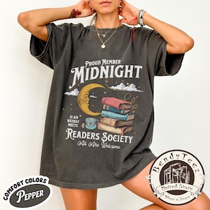 Midnight Reader T-Shirt, Aesthetic Moon and Books Graphic Tee, Dark Academia Bookish Top, Night Owl Reading Club Top, 12AM Weekly Meets Tee