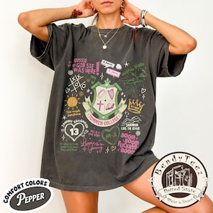 Camiseta Tommen Rugby Est 2000, Camiseta gráfica deportiva con estética intelectual, Camiseta para fans de Johnny y Shannon, Camiseta con arte de fans de Gibsie y Claire