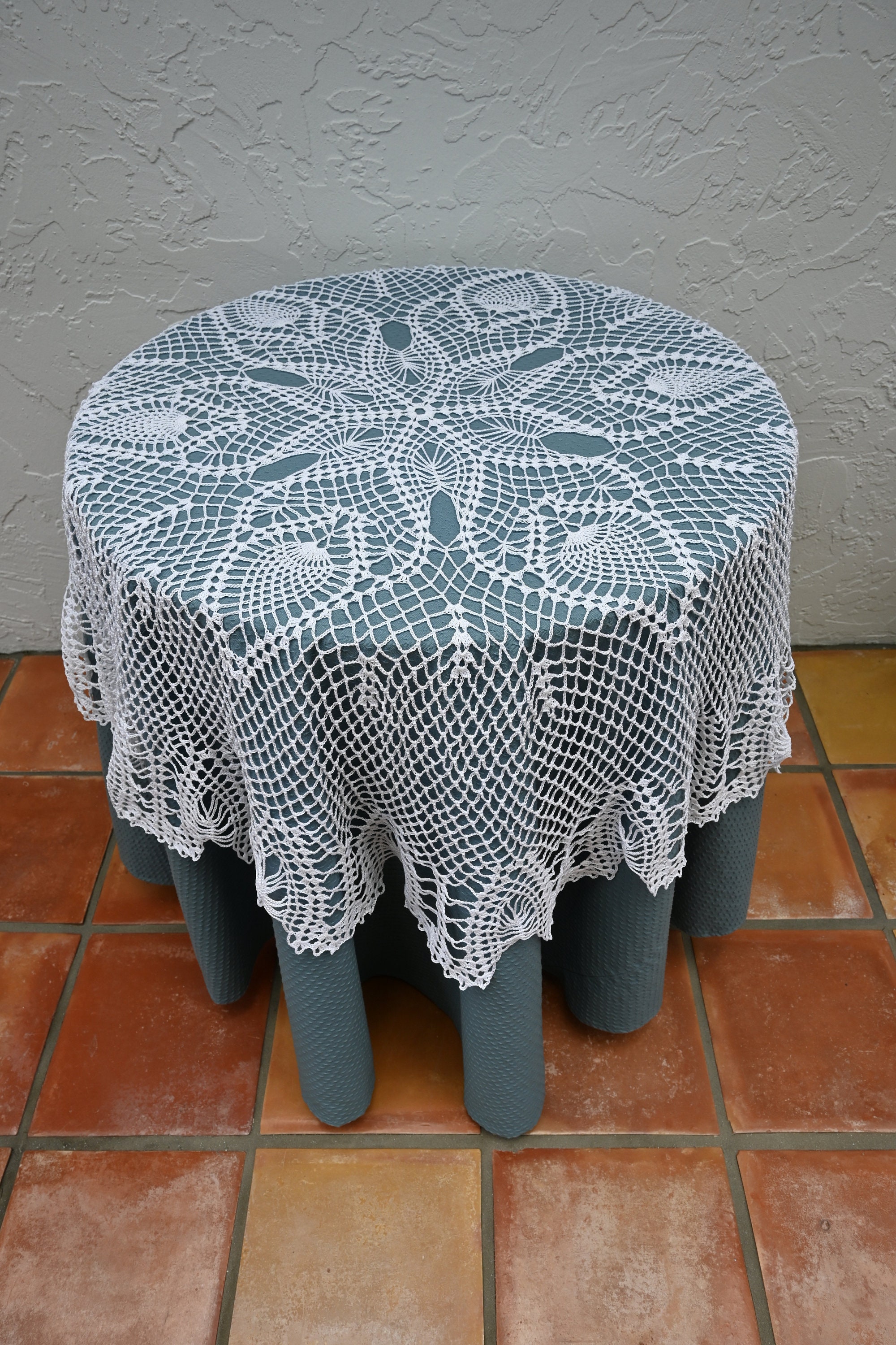 ラウンドテーブルクロス、アンティークホワイト、かぎ針編みコットン