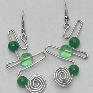 Pendientes de alambre trenzado, pendientes contemporáneos, azul y naranja, alambre dorado y plateado, pendientes de alambre salvaje, joyería de moda, pendientes modernos