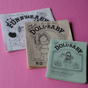 Original Doll Baby, 1984 Martha Nelson Thomas, geboorteakten, rode sokken, gele haarpop