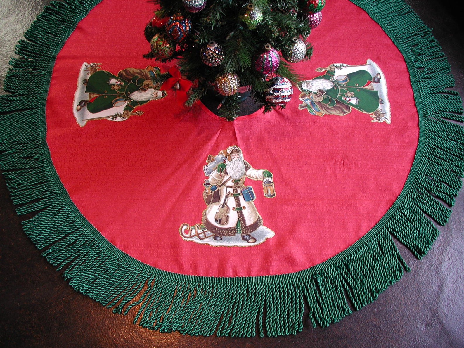 Santa Claus Tree Skirt 