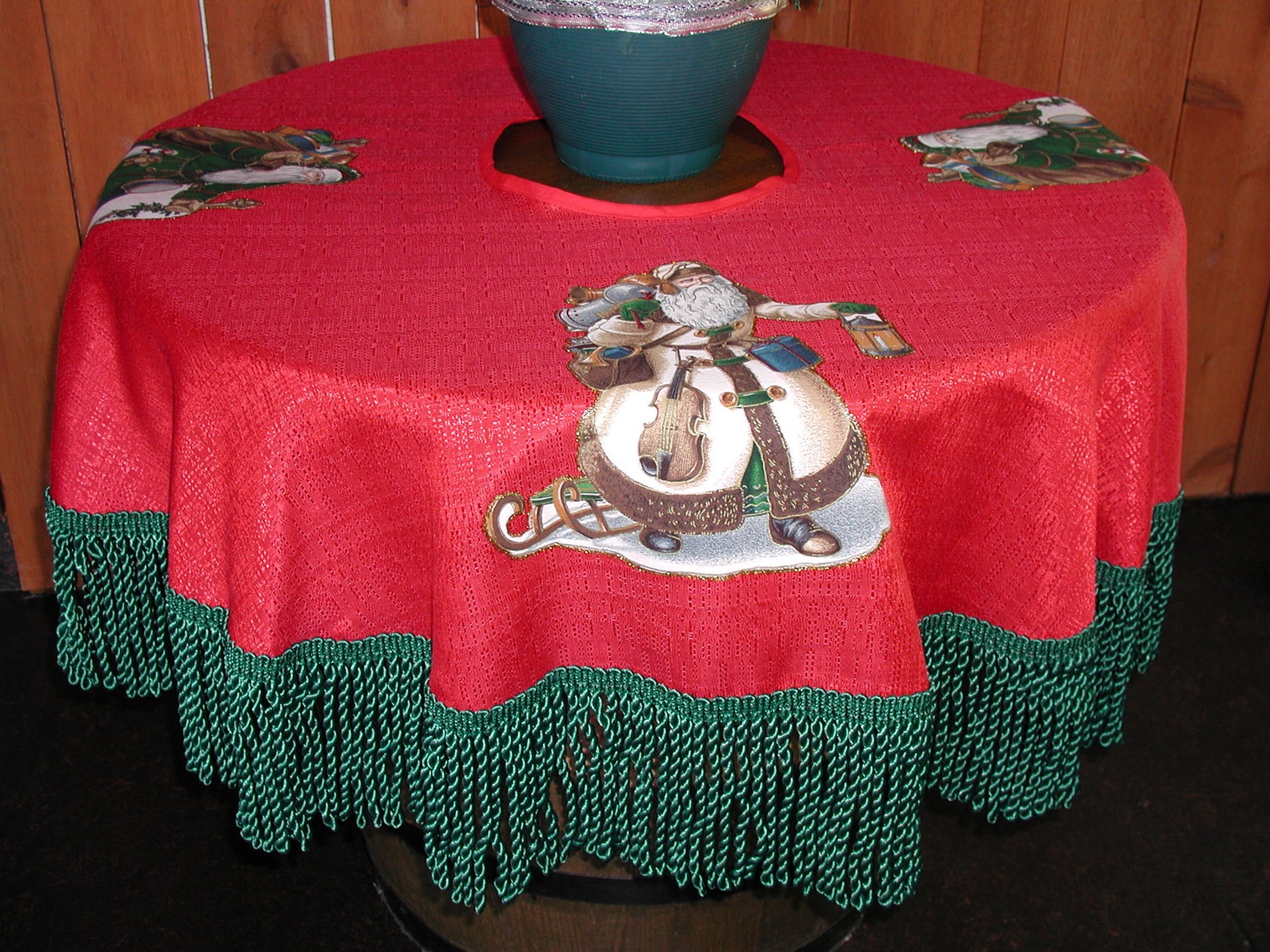 Santa Claus Tree Skirt 