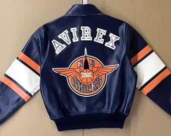 Nueva chaqueta de cuero Avirex de edición limitada azul marino de los NY Knicks. Chaqueta clásica americana premium. Chaqueta bomber Avirex USA. Regalo perfecto para mujer.