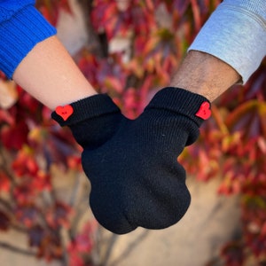 Rotes Herz SMITTEN Mitten, teilbare Handschuhe für Paare! Handschuhe und Smitten Karte inklusive! Perfekte Valentinstag Geschenk für Ihn oder Geschenk für Sie!