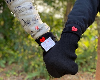 Valentine Love Gloves! A Funny Couples Gift for your Boyfriend or Gift for your Girlfriend, these Smitten Mittens are Great for All!