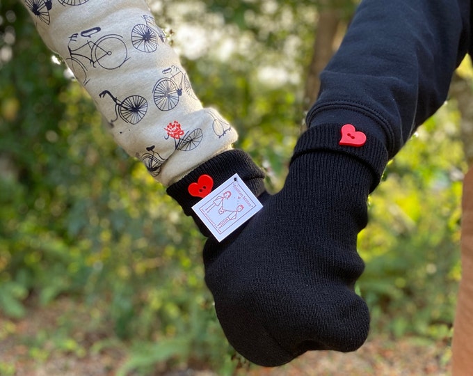 Love Gloves! A Cute and Romantic Gift for your Boyfriend or Gift for your Girlfriend, these Smitten Mittens are a Great Gift for All!