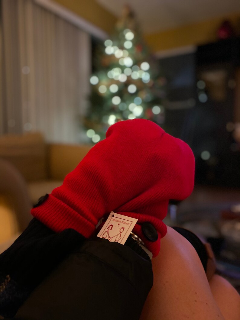 Smitten Mittens, Shareable mittens for lovers