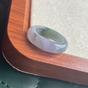 Anillo de banda de Platycodon Grandiflorus de jadeíta birmana natural tipo A