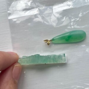 Pendentif jadéite vert glacial en or 18 carats : Sérénité unique de philosophe lotus sculpté à la main image 7