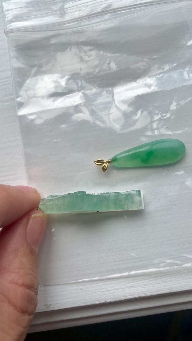 Pendentif jadéite vert glacial en or 18 carats : Sérénité unique de philosophe lotus sculpté à la main image 7