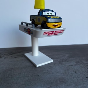 Dexter Hoover Stand | Cars Collectibles | Gifts for Cars Fans | Gifts for kids | Diorama Accessory | 3D Printed Cars Items
