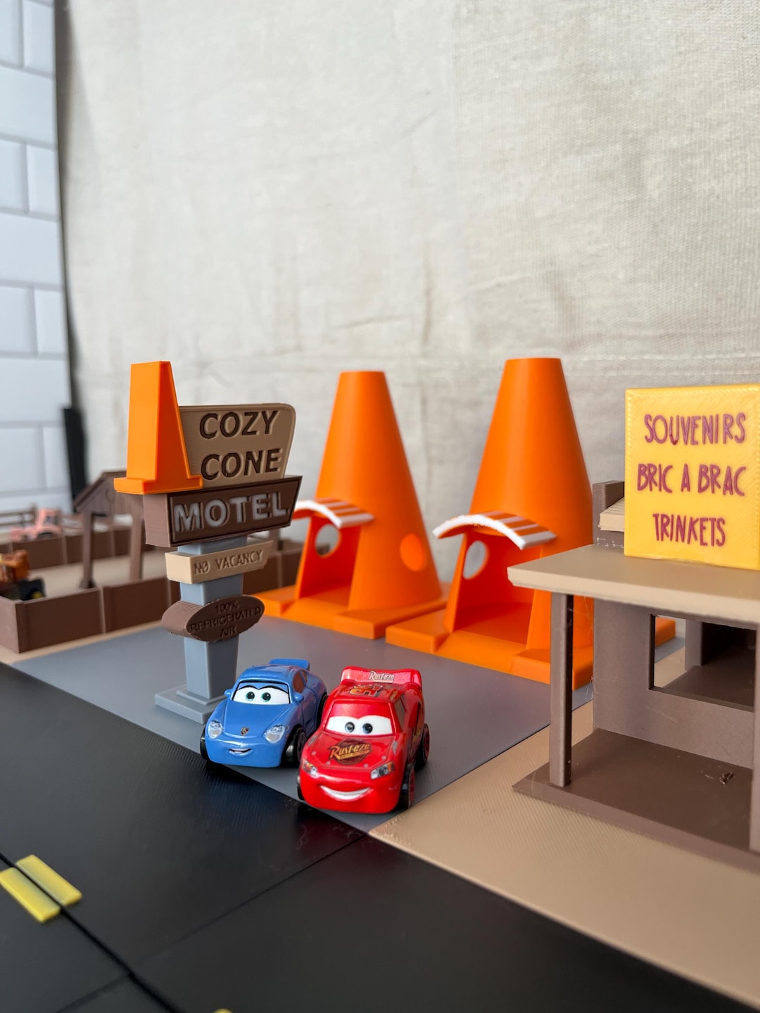 カーズ マテル TOWN RADIATOR SPRINGS ミニカー Radiator Springs Town Diorama Playset | Route 66 Town | Model Town