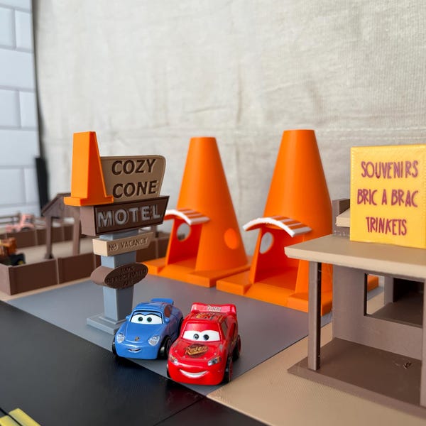 Radiator Springs Town Diorama Playset | Route 66 Town | Model Town from the Movie Cars | Mini Town | Gifts for Kids | Two Sizes