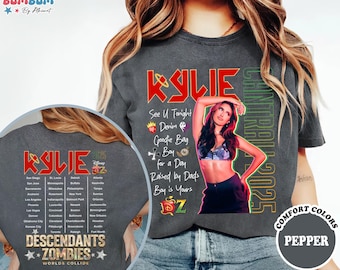 T-shirt Kylie Cantrall, Descendants Zombies Worlds Collide Tour, Chemise rouge Descendants Disneyland, Zombies Tour Summer Music Festival 2025
