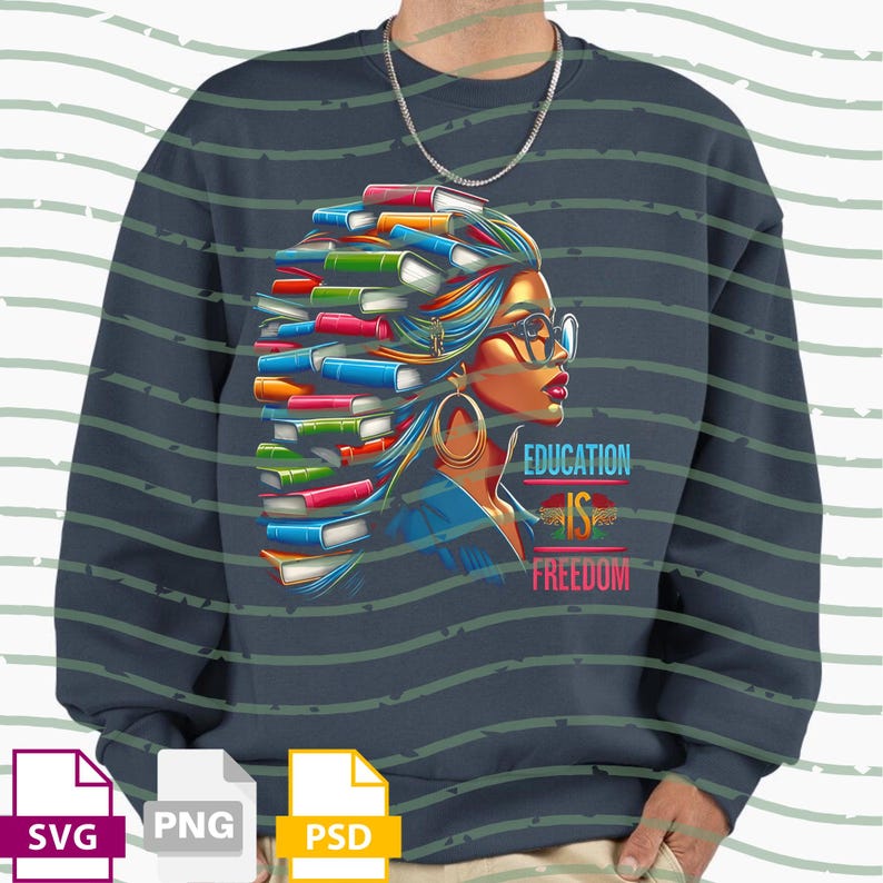 Op de afbeelding: Marineblauwe sweatshirt met een kleurrijke illustratie van een vrouw met boeken als haar, een bril en grote oorringen. De tekst "EDUCATION IS FREEDOM" is weergegeven in levendige kleuren.