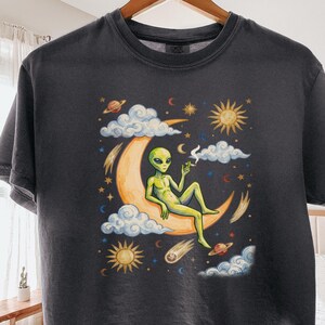 Comfort Colors Alien Chillin Boxy Tee, Funny Alien Shirt, 100 Cotton Space T-Shirt, Whimsigoth Celestial Tee, Retro Graphic Tee