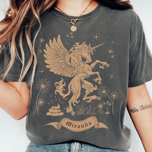 Personalisierter Pooping Pegasus lustiger Hoodie, Einhorn-Sweatshirt, wunderlicher Pegasus Cottagecore Hoodie, lustiges Weirdcore Fantasy Geschenk
