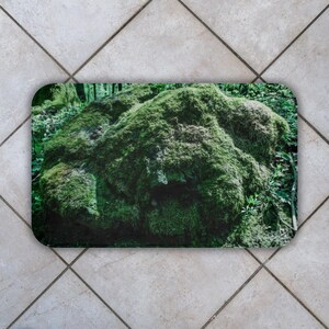 Tapete de banho Mossy Rock – Decoração de banheiro com tema de floresta, presente inspirado na natureza para quem ama atividades ao ar livre