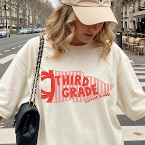 Aangepaste leraar shirt derde leerjaar, shirt 3e leerjaar terug naar school, comfortkleuren team shirts 3e leerjaar, cadeau leraar, wimpel T-shirt