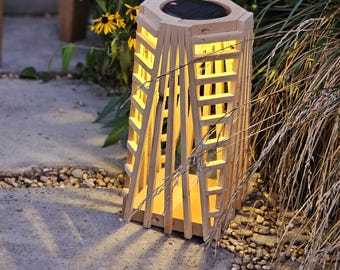 Lanterne solaire en cèdre - L20