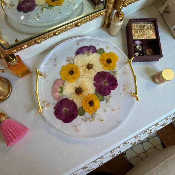 Handmade Resin Tray with Real Pressed Flowers & Gold Accents – Vanity or Coffee Table Decor