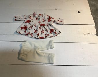 Abito fantasia fiori rossi e leggings color crema
