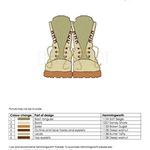 Op de afbeelding: Een paar bruine leren laarzen met groene en bruine veters en bruine oogjes. De laarzen zijn gestikt met een bruine omtrek en hebben een bruine zool. Het ontwerp heet "Boots n All" en heeft een steektelling van 21.761.