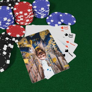 スウェーデンセレブレーションポーカートランプセット、カスタマイズ可能なゲームナイトギフト、ポーカー愛好家の装飾、パーティーに最適、楽しいホームエンターテイメント