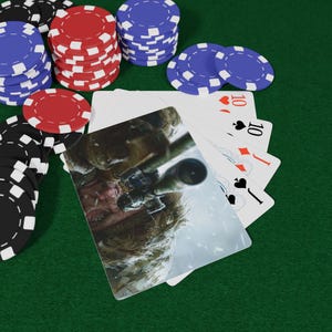 Cartes à jouer à lunette de visée tireur d'élite, jeu de cartes de précision tactique, cartes artistiques pour tireur d'élite militaire, ensemble de poker de stratégie de combat, cadeau pour les amateurs de vétéran