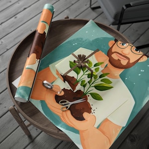 Puede incluir: Ilustración de una caja de regalo envuelta con una cinta marrón, un rollo de papel de regalo y una hoja de papel de regalo con un hombre sosteniendo una planta. El papel de regalo y la caja tienen un diseño similar con un tema marrón y verde.
