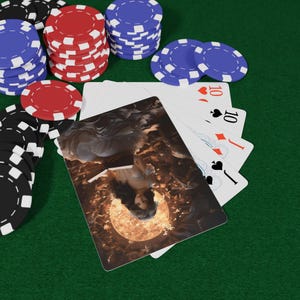 Carte da gioco Timeless Tales - Mazzo di fiabe classiche, eleganti carte da gioco ispirate alle fiabe e design vintage, gioco di carte collezionabile unico, divertimento con le carte
