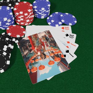 シンガポール文化ポーカートランプ - カード愛好家、ゲームナイト、ポーカートーナメント、コレクター、ホームデコレーション、ゲームナイトへのユニークなギフト