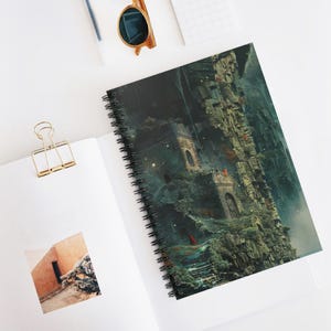 Hidden Places Spiralblock - Lineal, Fantasy Notizbuch, Journal, Geschenk für Autoren, Kreatives Planen, Fun Journal
