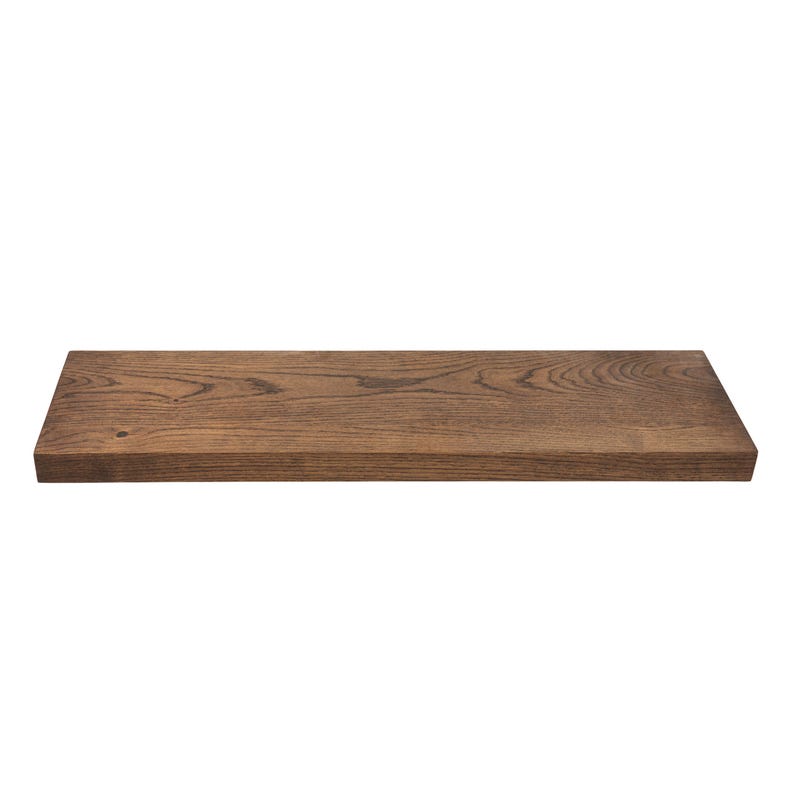Puede incluir: Una estanter&iacute;a rectangular de madera maciza con un acabado marr&oacute;n oscuro intenso. La estanter&iacute;a muestra un patr&oacute;n de vetas de madera prominente, agregando textura e inter&eacute;s visual. La estanter&iacute;a mide aproximadamente 76 cm de largo y 20 cm de ancho, adecuada para diversos fines de exhibici&oacute;n o almacenamiento.