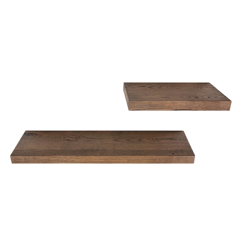 Puede incluir: Dos estantes rectangulares de madera con acabado marr&oacute;n oscuro. Los estantes son de madera y tienen un patr&oacute;n de vetas natural. Uno de los estantes est&aacute; colocado encima del otro, ambos sobre un fondo blanco.