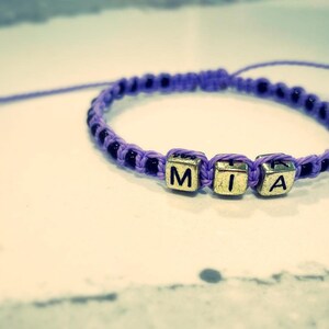Pulsera personalizada de regalo para mamá Pulsera de macramé para el día de San Valentín Regalo personalizado para ella Pulsera de cuentas personalizada para regalo del día de San Valentín