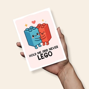 Carte d'anniversaire Hold Me and Never Lego Love, jolie carte de jeu de mots, carte A6, carte d'anniversaire, carte d'anniversaire pour femme mari, carte lego punny
