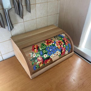 Rustic Beech Wood Kitchen Organizer for Countertop-Vintage Handmade Bread Box –Loaf Locker  Storage – Durable and Stylish Bread Keeper